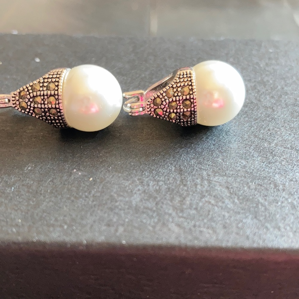 Lotus Fun 925 SS Shell Pearl Huggie Earrings